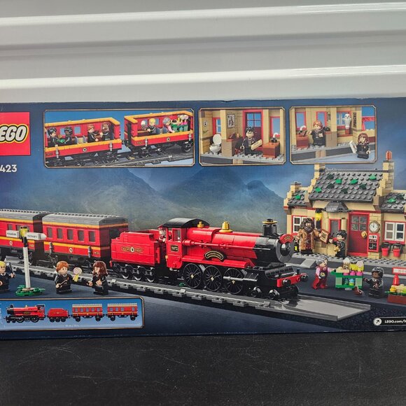LEGO Harry Potter Hogwarts Express & Hogsmeade Station (Set 76423) - Picture 5 of 8